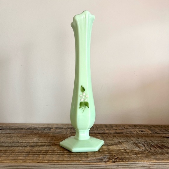 Vintage jade green Westmooreland Stretch swung bud vase signed - Picture 2 of 5